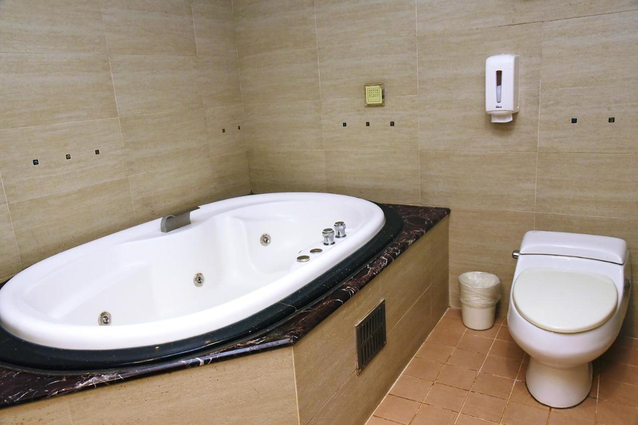 England Business Motel Yilan Ngoại thất bức ảnh